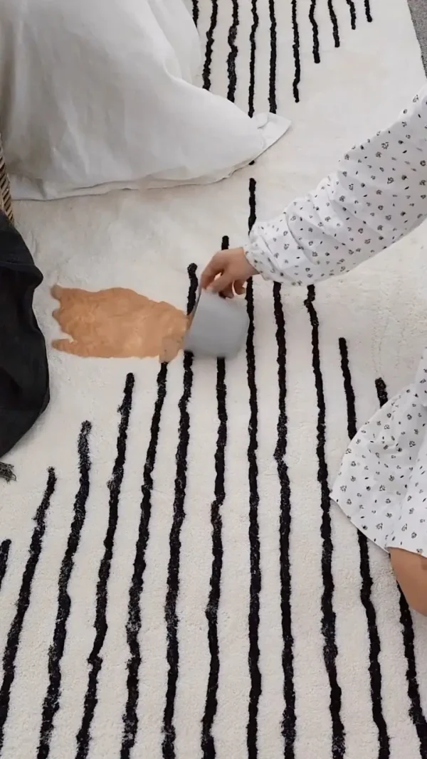 Aldana Black And Cream Dinning Room Carpet - Image 10