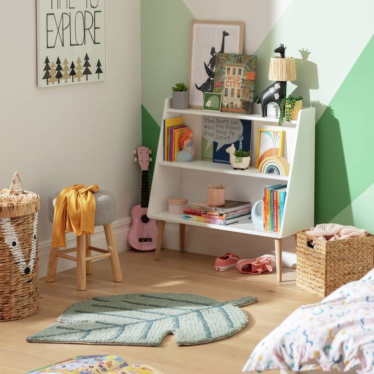 Kids Leaf Shaped Green Cut Pile Rug